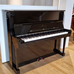 Steinway & Sons V-125 von 2015 in Schwarz glänzend