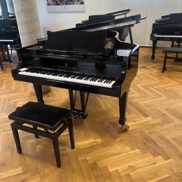 Steinway & Sons B 211 von 1998 in Schwarz glänzend