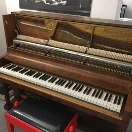 Grotrian-Steinweg 120 von 1958 in Nussbaum glänzend